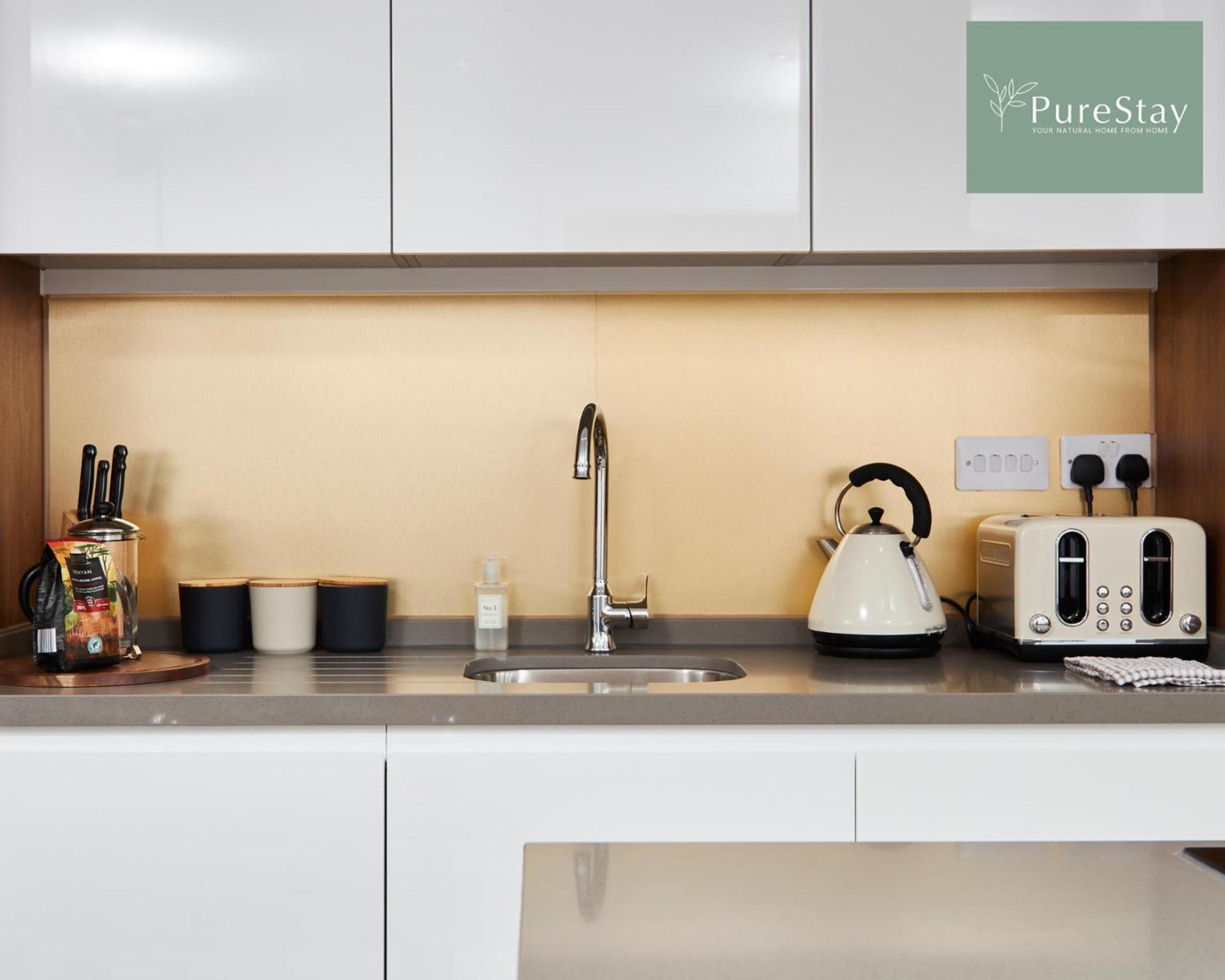 Stunning 5 Bed Manchester House With Parking By Purestay Short Lets & Serviced Accommodation Eksteriør billede